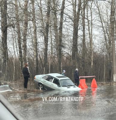 В посёлке Дягилево в Рязани затонул ещё один автомобиль